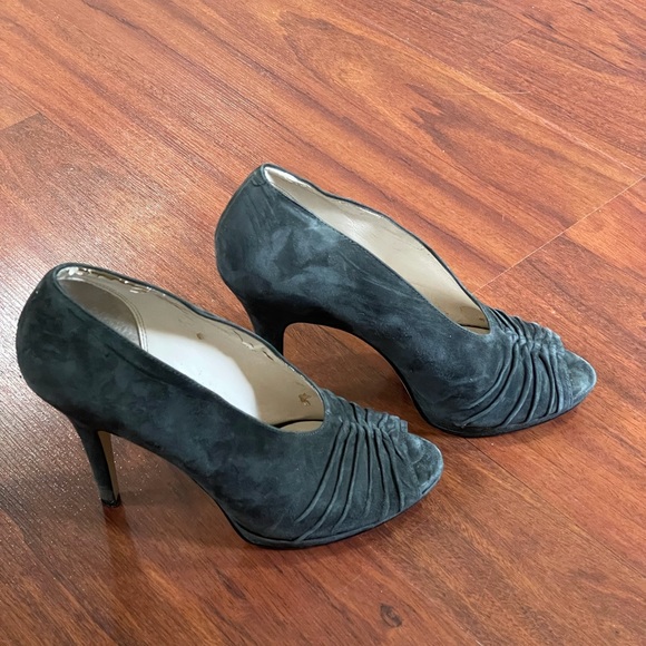 Boutique 9 Btalynda gray peep toe suede high heels - Picture 2 of 14